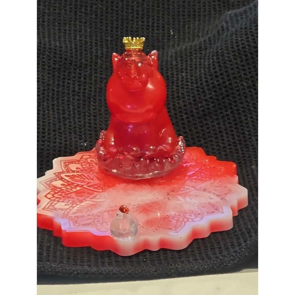 Handmade‎ Resin Cell Phone Holder Red Unicorn Crown. 736